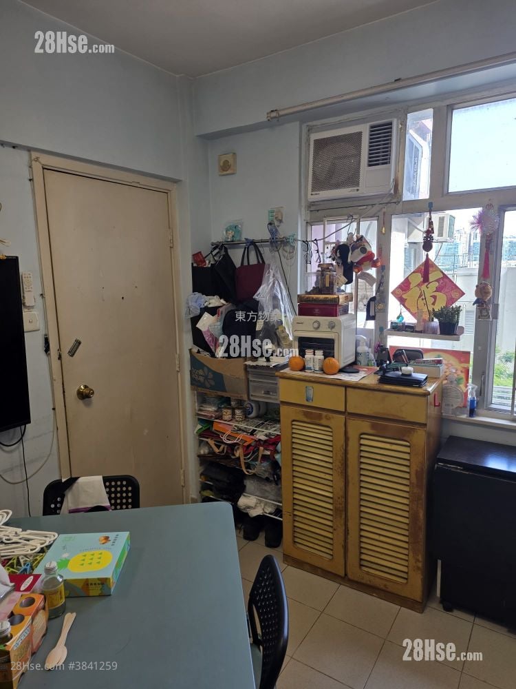 Seaview Building Sell 1 Bedroom , 1 Bathroom 278 ft²
