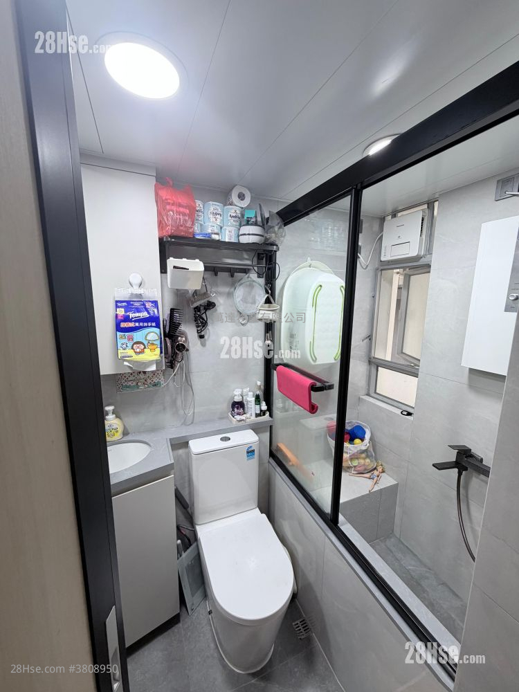 Kam Chun Court Sell 2 Bedrooms , 1 Bathroom 427 ft²