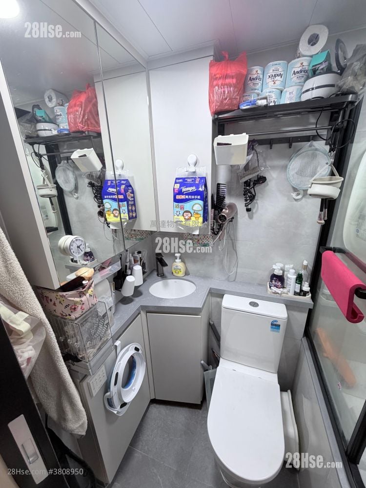 Kam Chun Court Sell 2 Bedrooms , 1 Bathroom 427 ft²