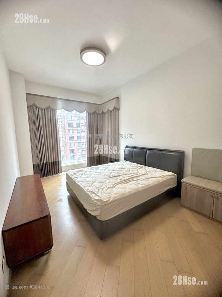 Cristallo Sell 3 Bedrooms , 2 Bathrooms 1,310 ft²