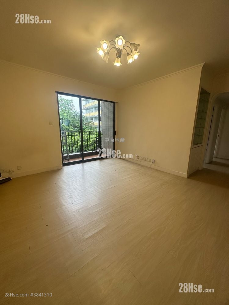 Kent Court Sell 3 Bedrooms 882 ft²