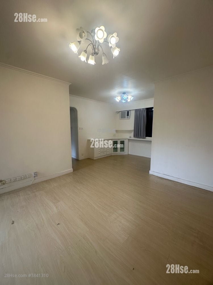 Kent Court Sell 3 Bedrooms 882 ft²