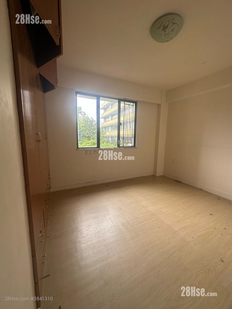Kent Court Sell 3 Bedrooms 882 ft²