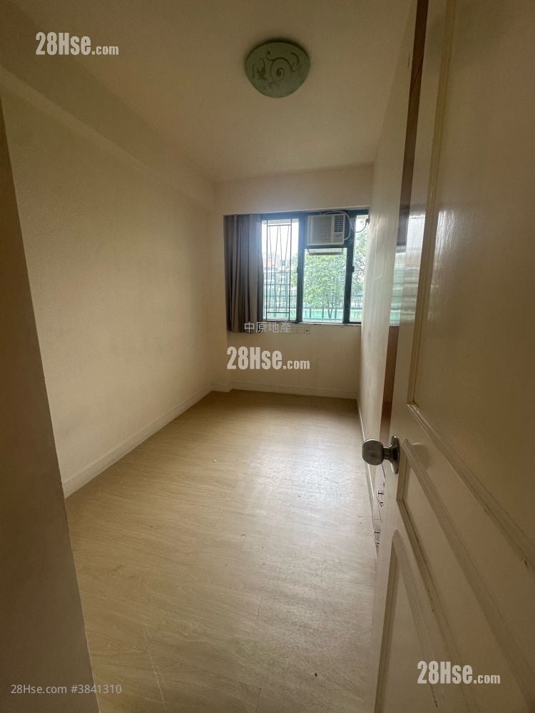 Kent Court Sell 3 Bedrooms 882 ft²