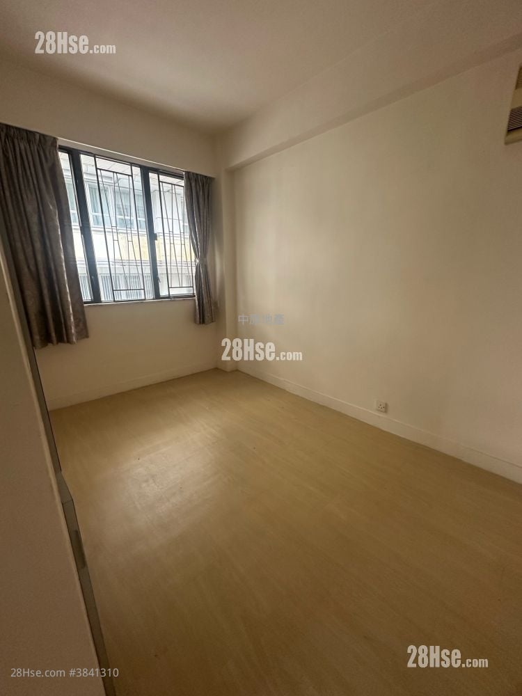 Kent Court Sell 3 Bedrooms 882 ft²