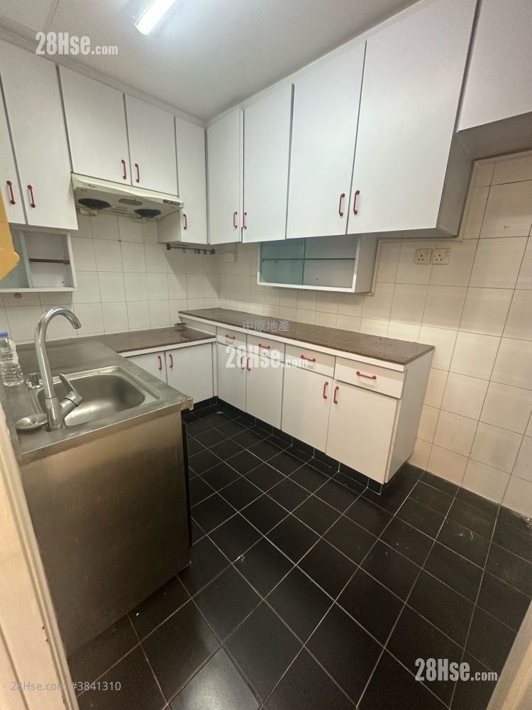 Kent Court Sell 3 Bedrooms 882 ft²