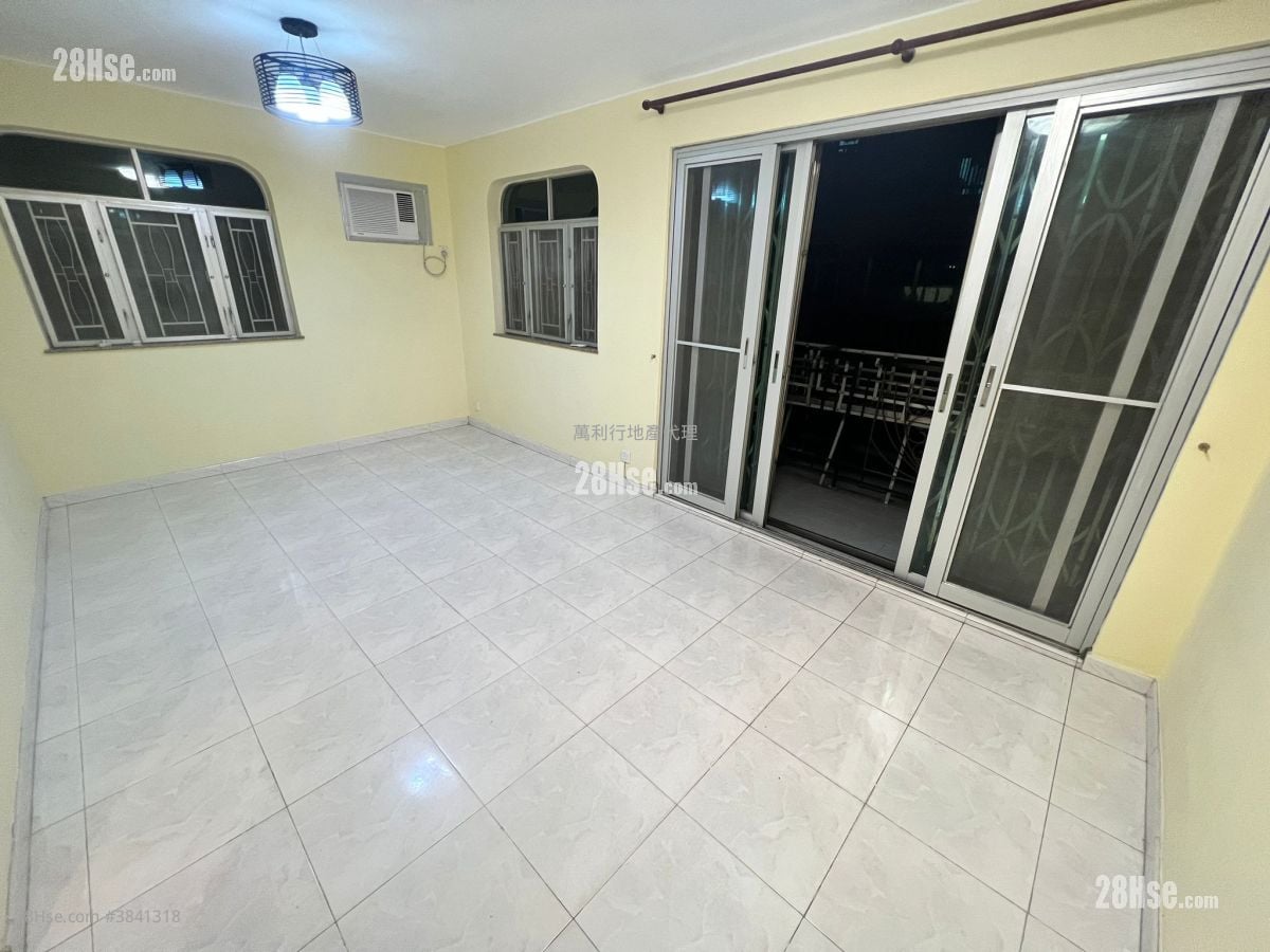 Village Rental 3 Bedrooms , 1 Bathroom 780 ft²