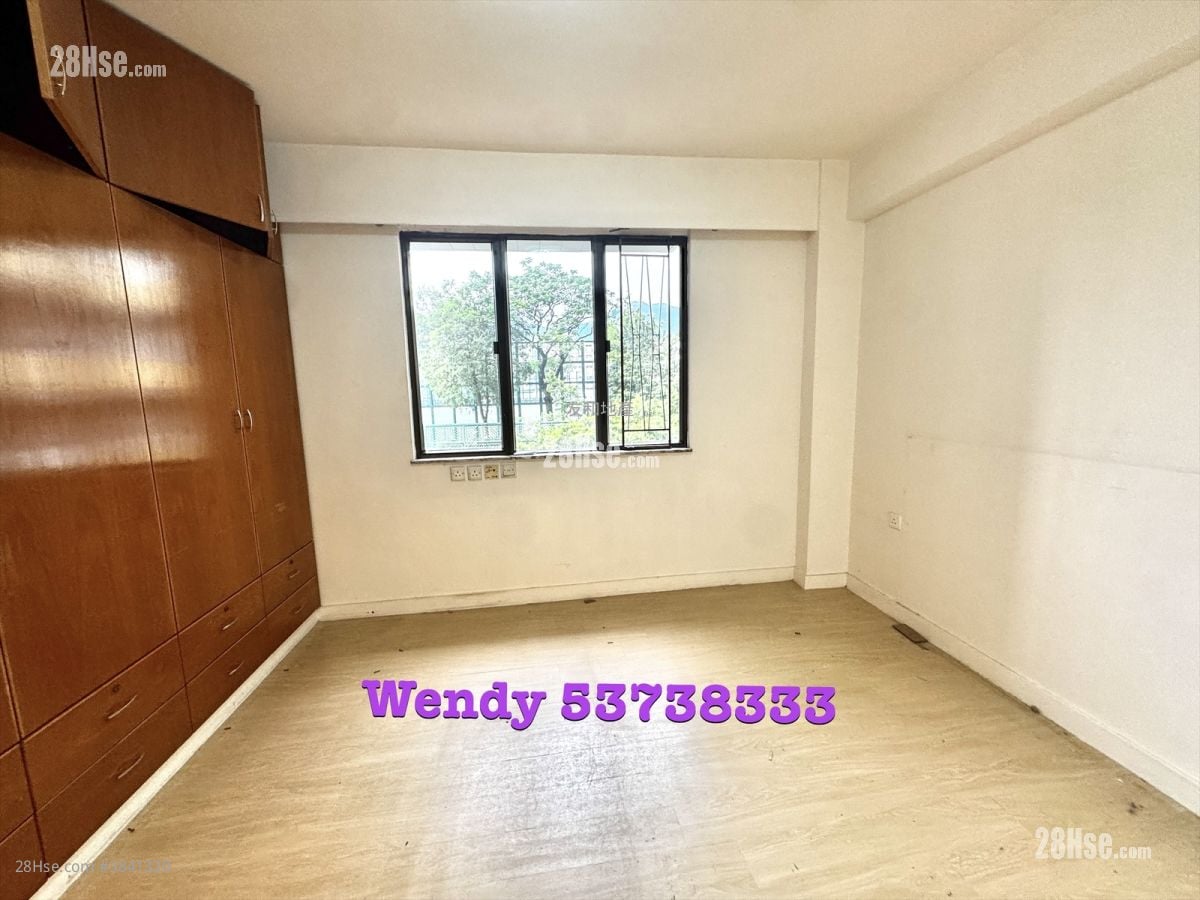 Kent Court Sell 3 Bedrooms , 2 Bathrooms 882 ft²