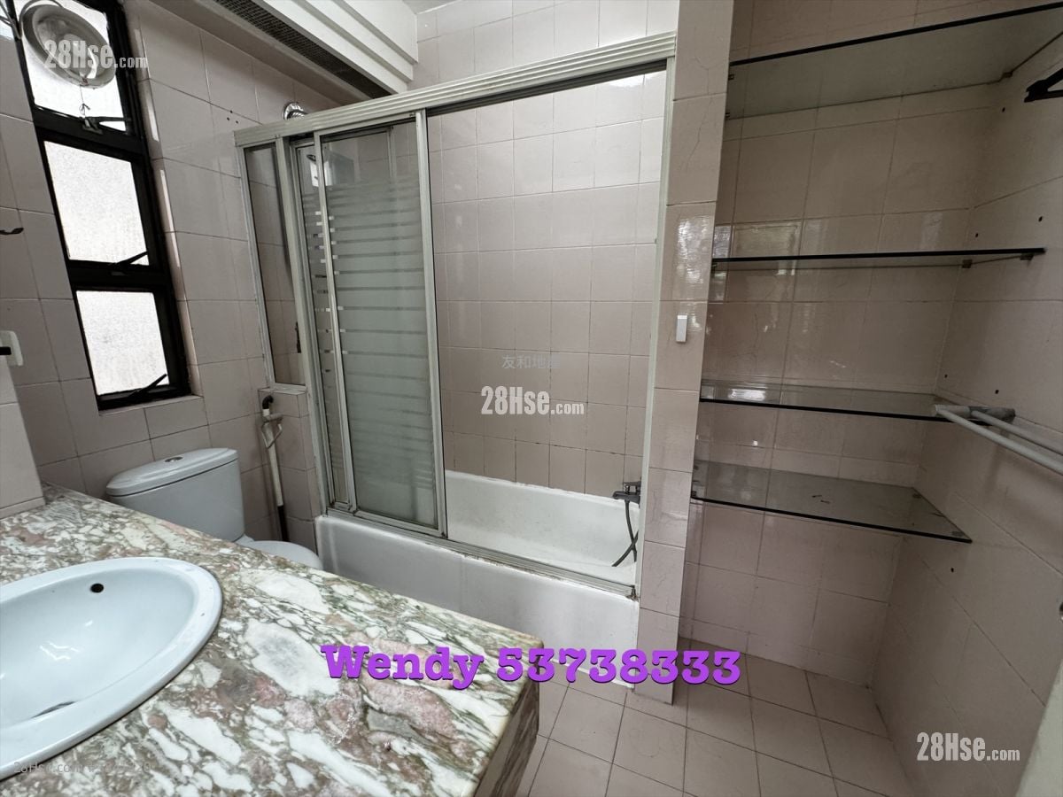 Kent Court Sell 3 Bedrooms , 2 Bathrooms 882 ft²