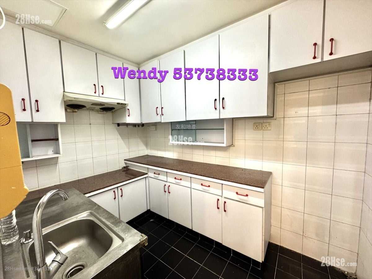 Kent Court Sell 3 Bedrooms , 2 Bathrooms 882 ft²