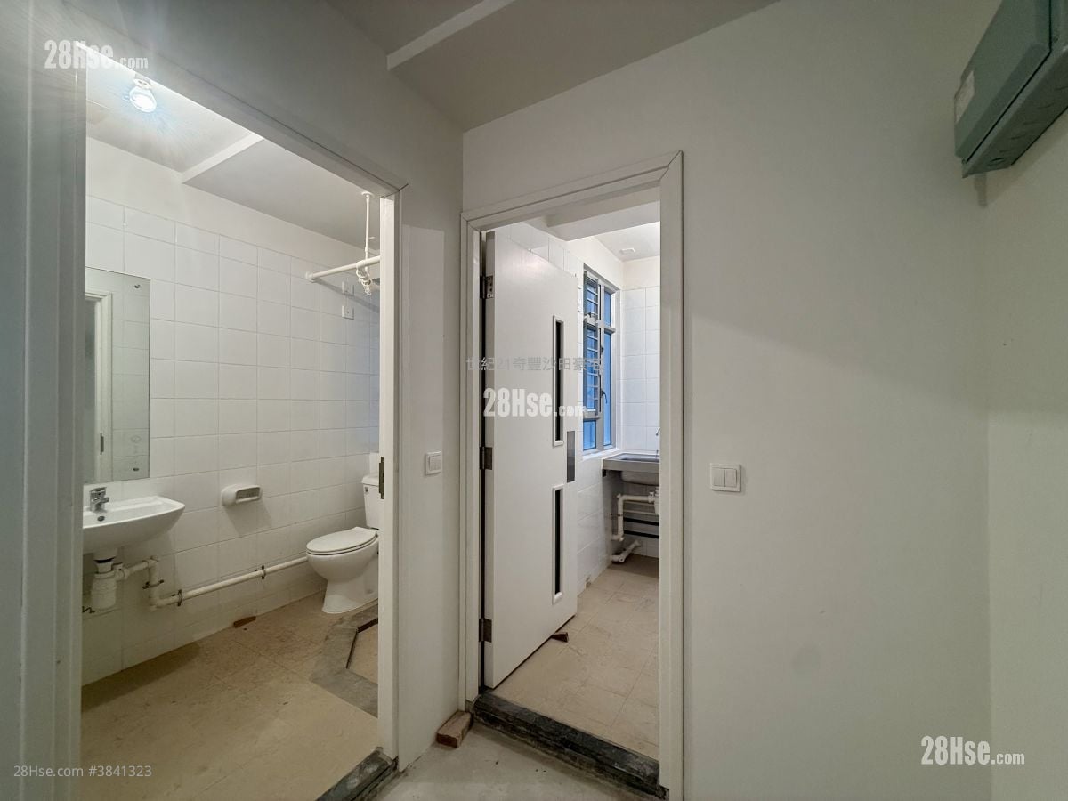 Kam Chun Court Sell Studio , 1 Bathroom 418 ft²