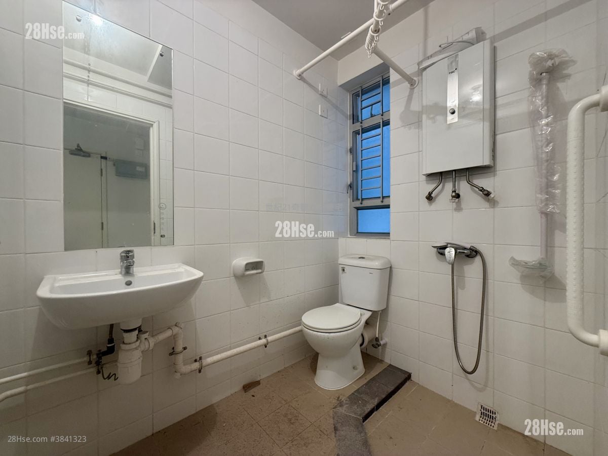 Kam Chun Court Sell Studio , 1 Bathroom 418 ft²