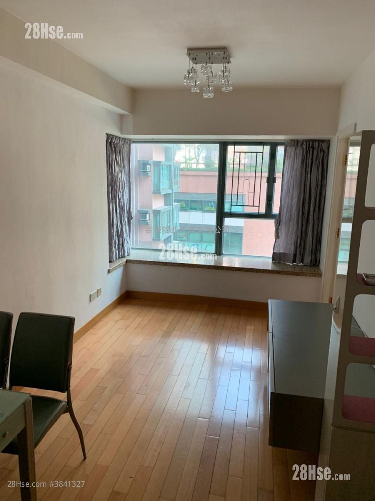 Queen's Terrace Rental 2 Bedrooms , 1 Bathroom 393 ft²