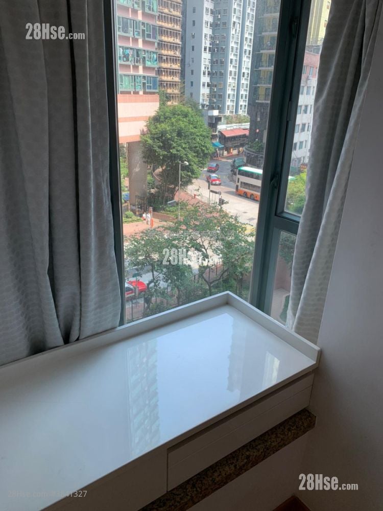 Queen's Terrace Rental 2 Bedrooms , 1 Bathroom 393 ft²