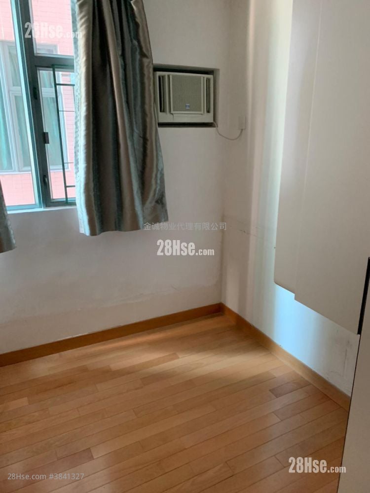 Queen's Terrace Rental 2 Bedrooms , 1 Bathroom 393 ft²