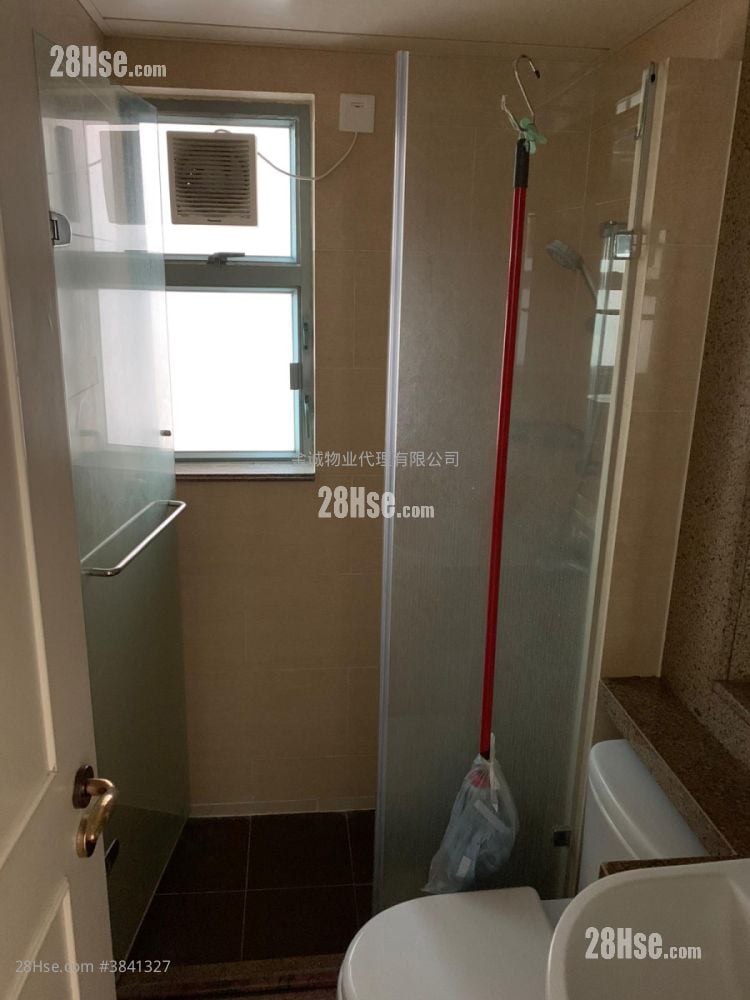 Queen's Terrace Rental 2 Bedrooms , 1 Bathroom 393 ft²
