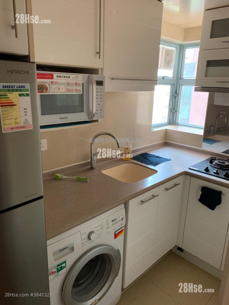 Queen's Terrace Rental 2 Bedrooms , 1 Bathroom 393 ft²