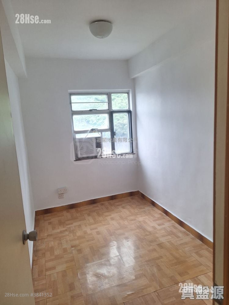 Yuet Lai Court Sell 2 Bedrooms , 1 Bathroom 421 ft²