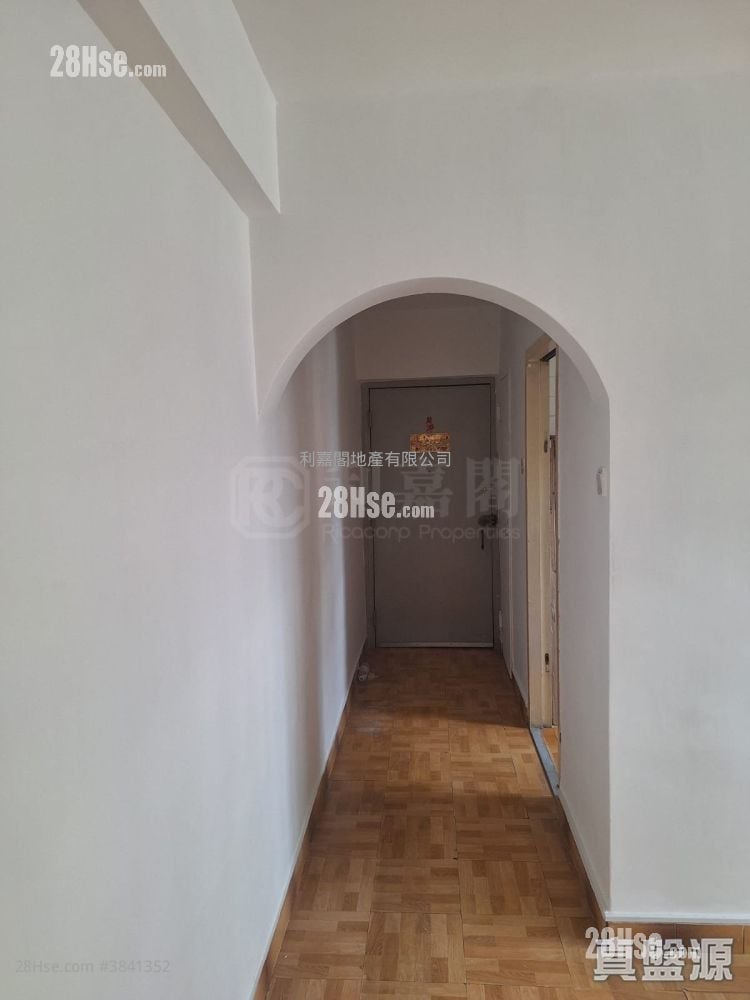 Yuet Lai Court Sell 2 Bedrooms , 1 Bathroom 421 ft²