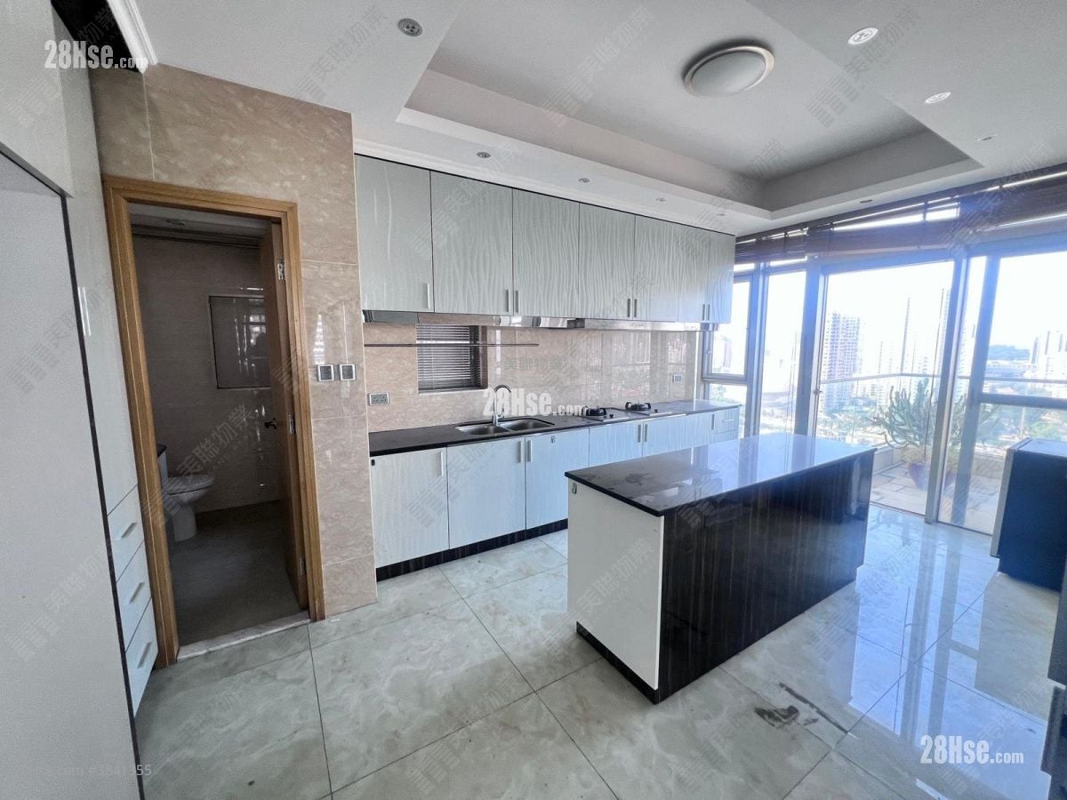 kitchen: La Grove Sell 5+ Bedrooms , 3 Bathrooms 2,055 ft²