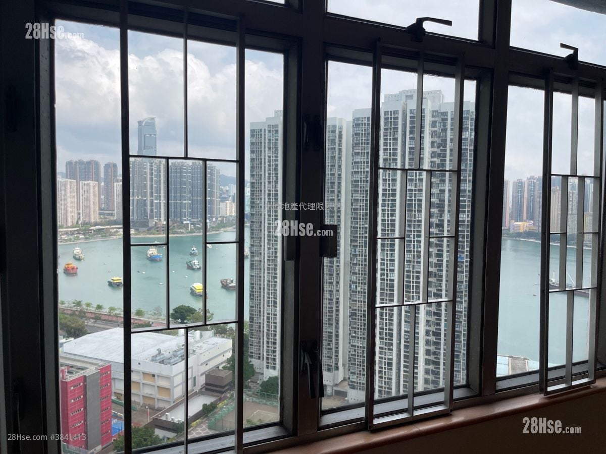View: Greenview Court Sell 3 Bedrooms , 2 Bathrooms 703 ft²
