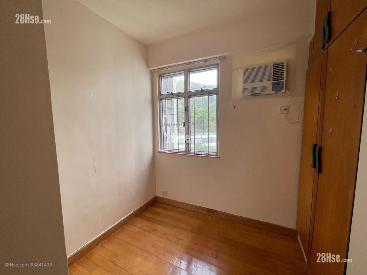 bedroom 1: Greenview Court Sell 3 Bedrooms , 2 Bathrooms 703 ft²