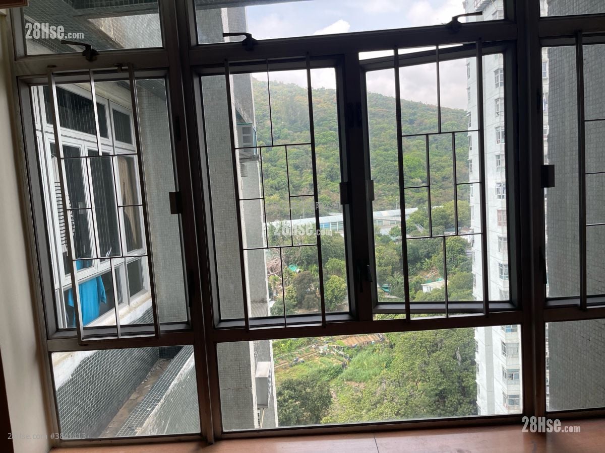 View: Greenview Court Sell 3 Bedrooms , 2 Bathrooms 703 ft²