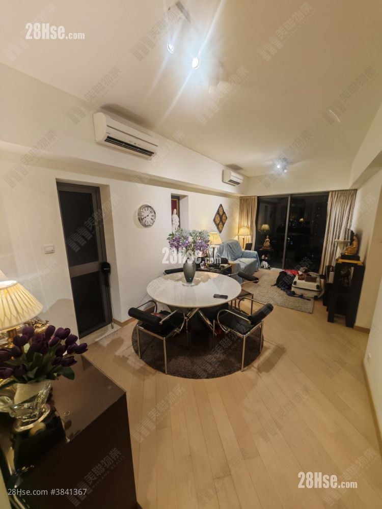 living room: Residence 88 Sell 3 Bedrooms , 2 Bathrooms 931 ft²