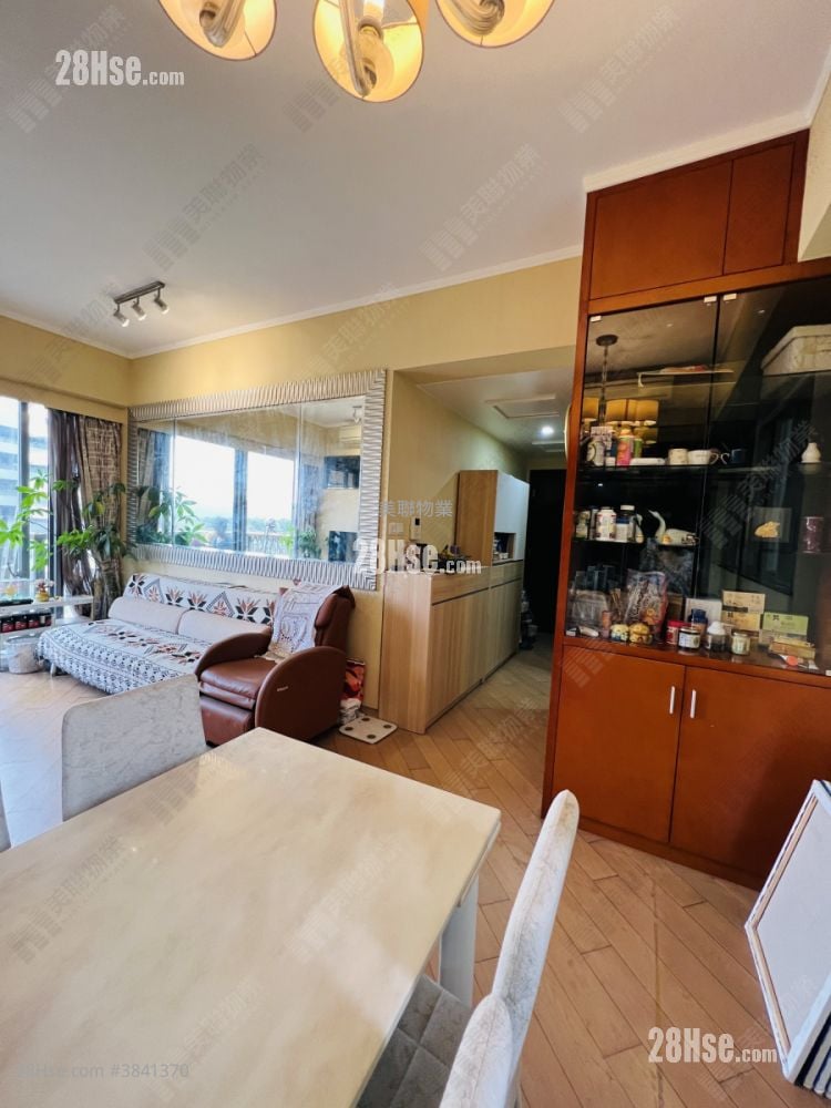 living room: Emerald Green Sell 3 Bedrooms , 2 Bathrooms 822 ft²
