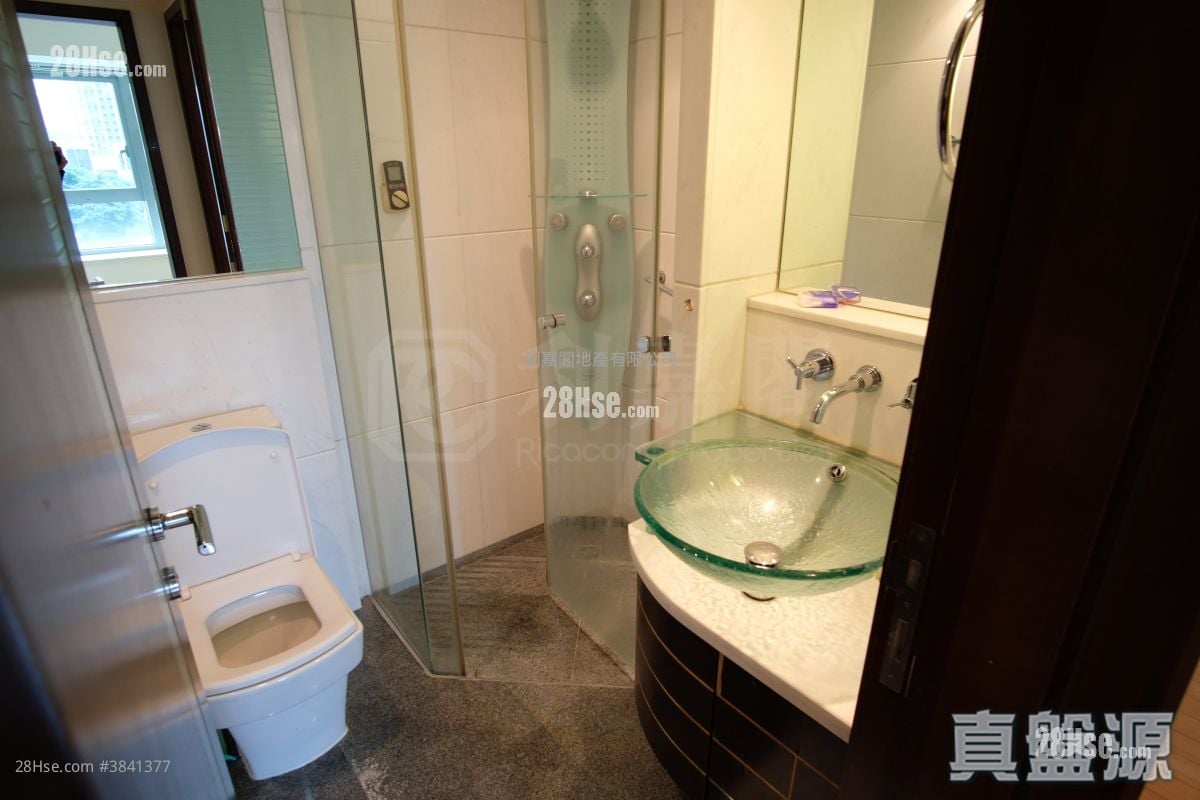 The Harbourside Sell 2 Bedrooms , 2 Bathrooms 743 ft²