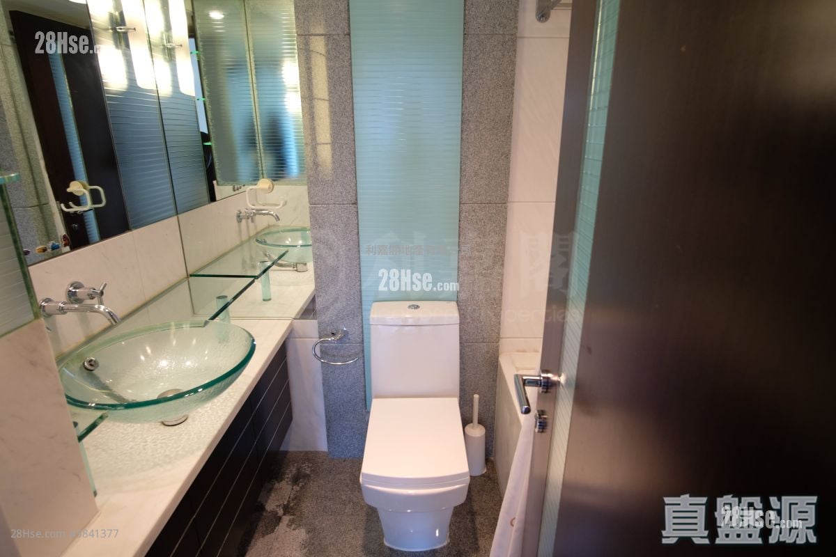The Harbourside Sell 2 Bedrooms , 2 Bathrooms 743 ft²