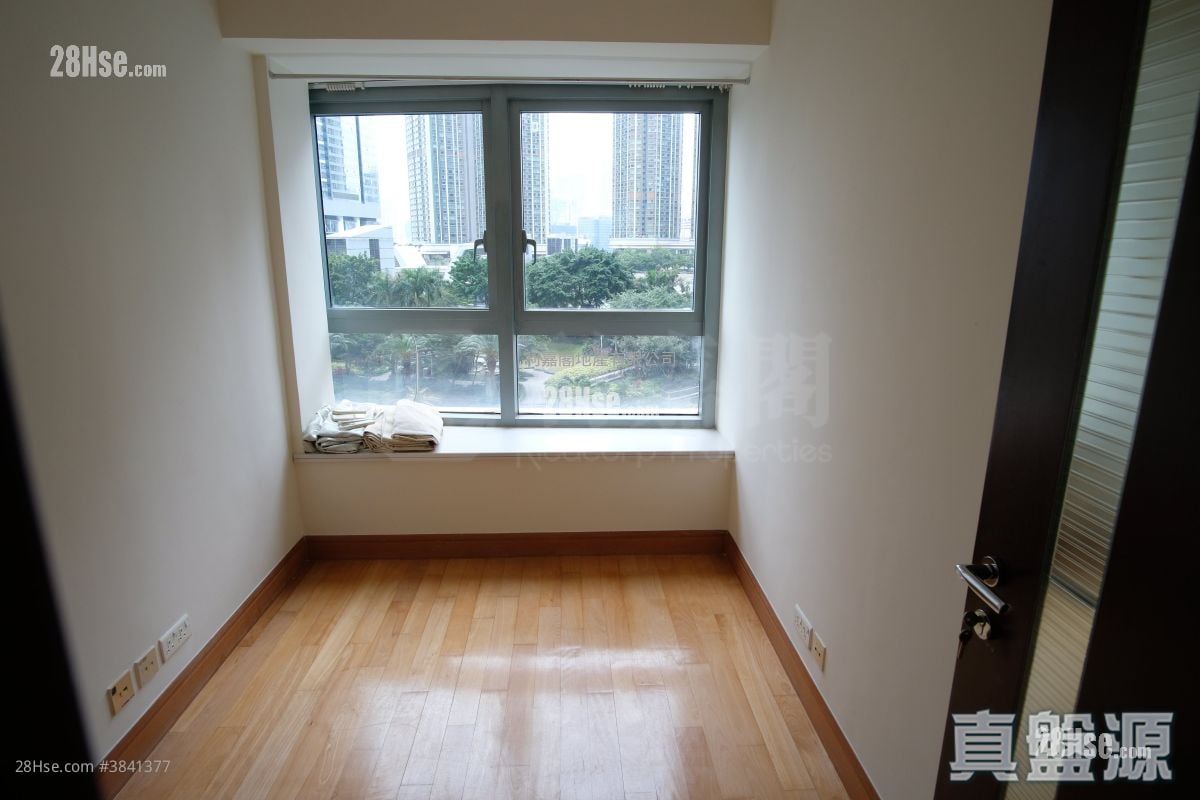 The Harbourside Sell 2 Bedrooms , 2 Bathrooms 743 ft²