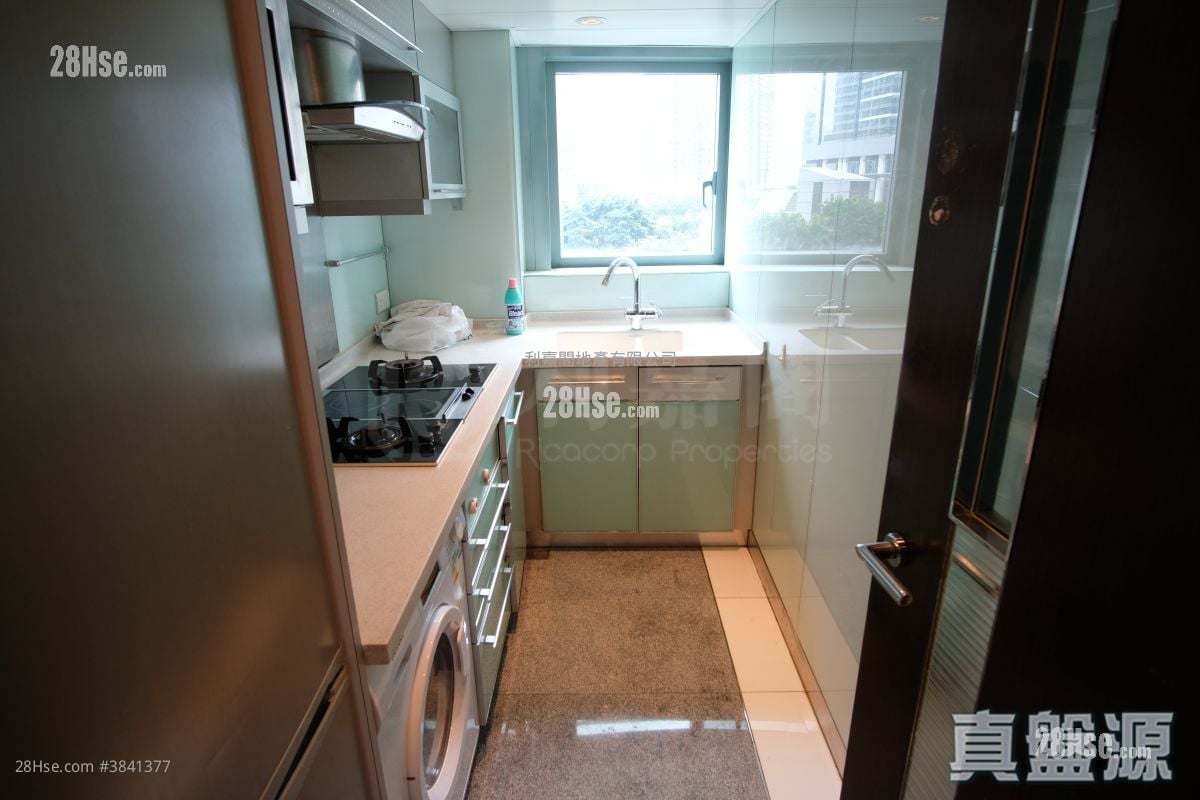 The Harbourside Sell 2 Bedrooms , 2 Bathrooms 743 ft²