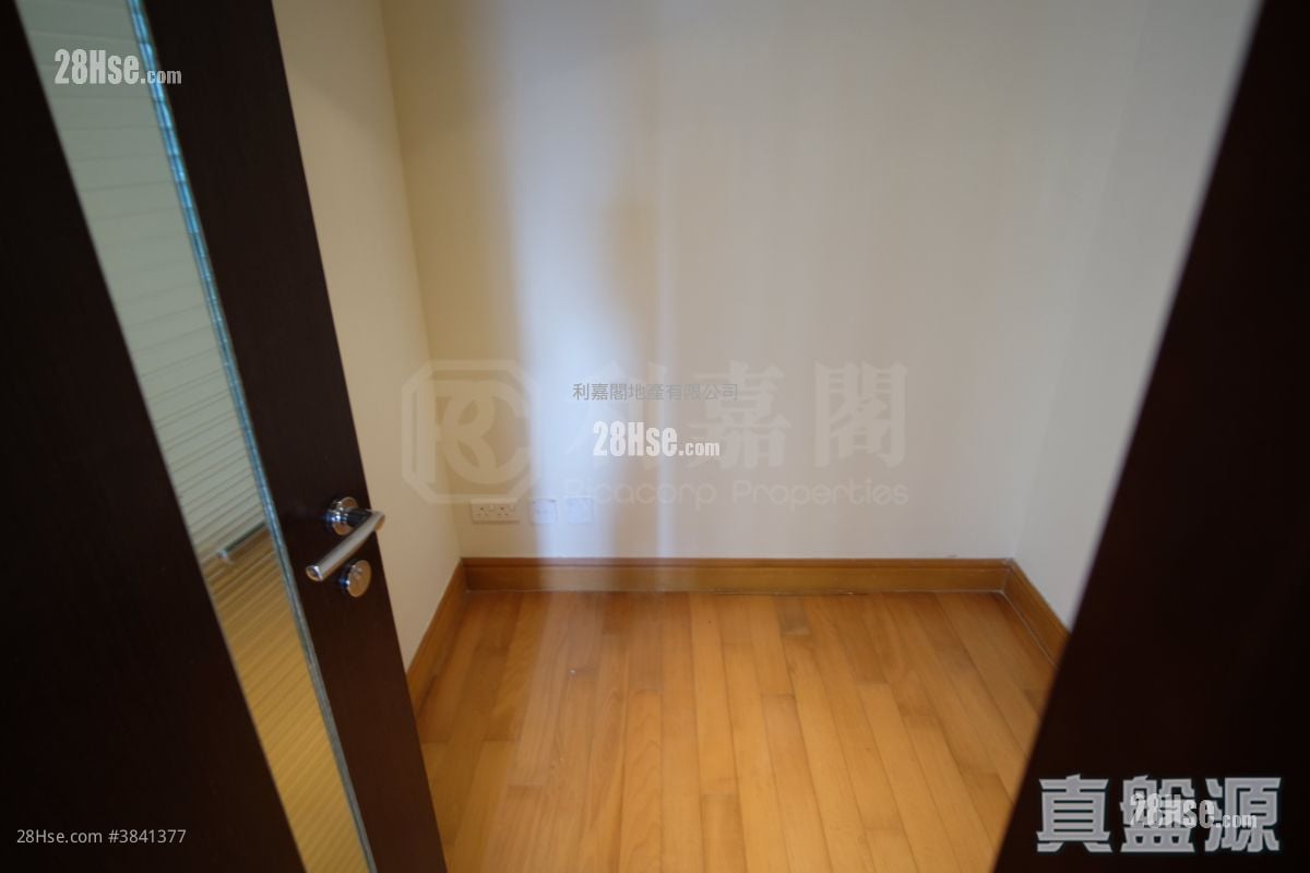 The Harbourside Sell 2 Bedrooms , 2 Bathrooms 743 ft²