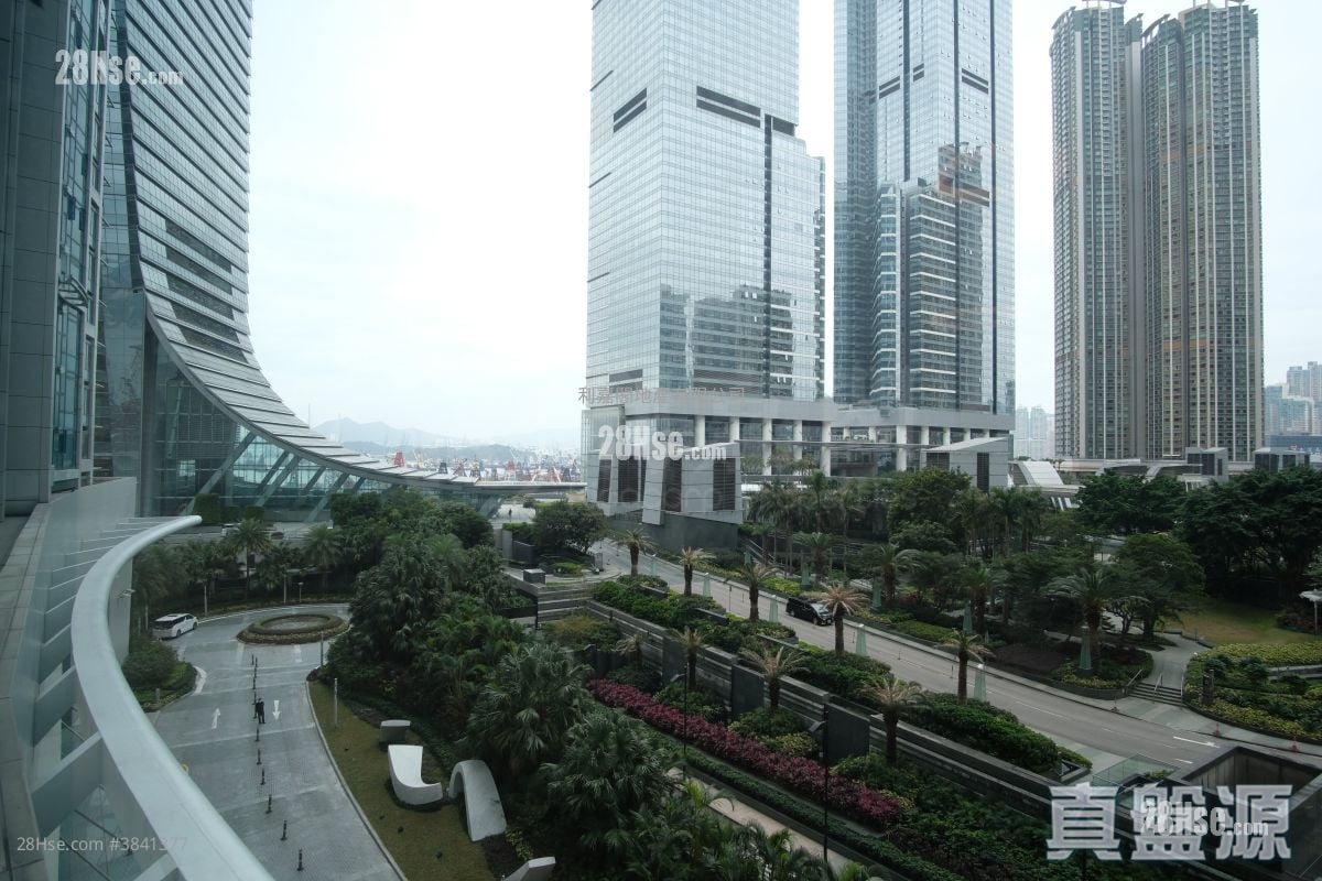 The Harbourside Sell 2 Bedrooms , 2 Bathrooms 743 ft²