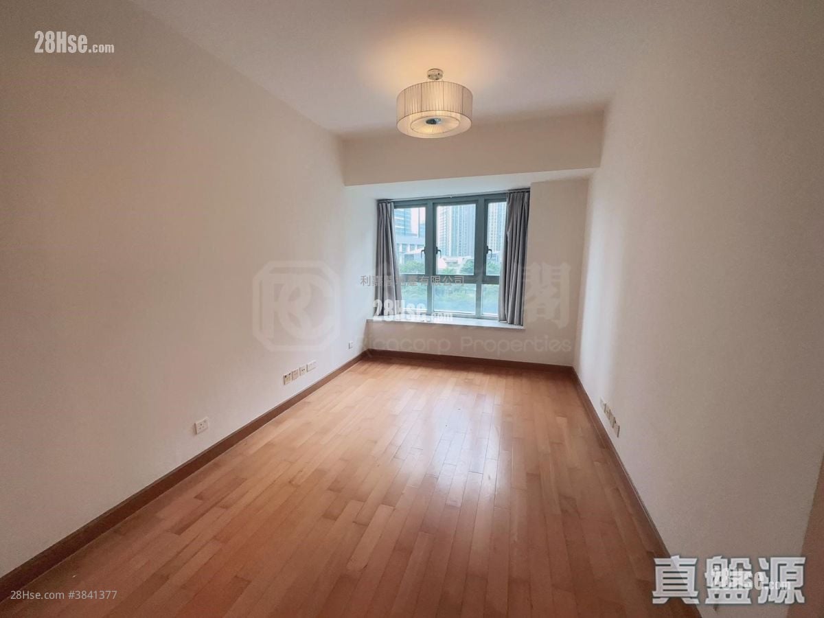 The Harbourside Sell 2 Bedrooms , 2 Bathrooms 743 ft²