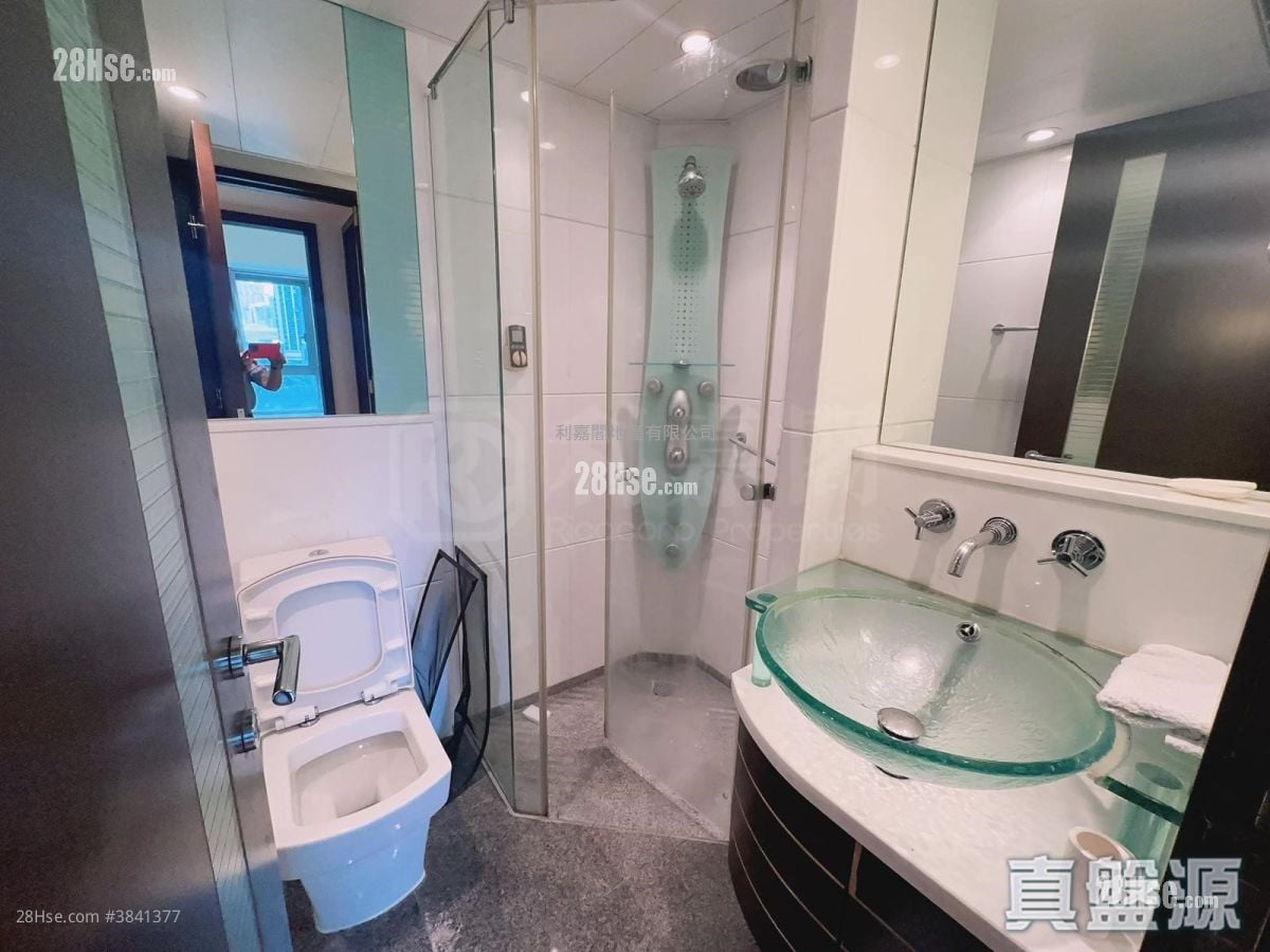 The Harbourside Sell 2 Bedrooms , 2 Bathrooms 743 ft²