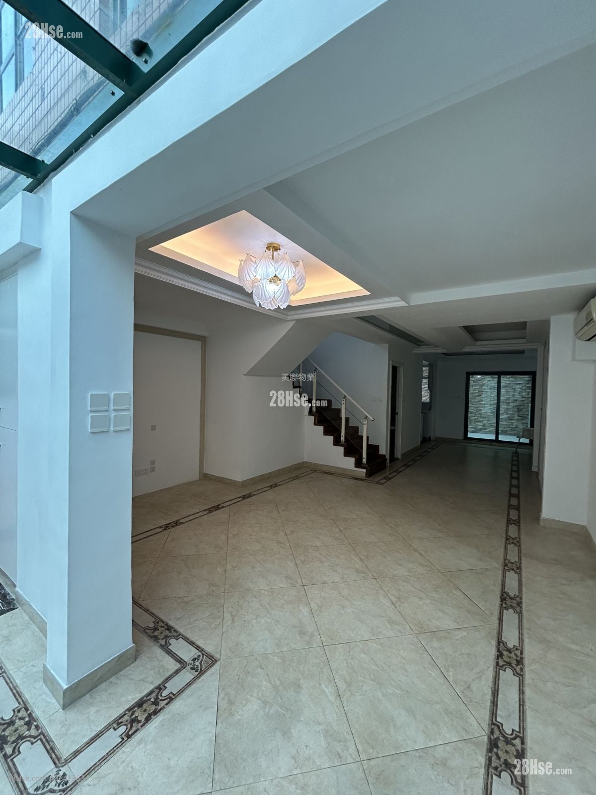 Casa Paradizo Sell 1,037 ft²