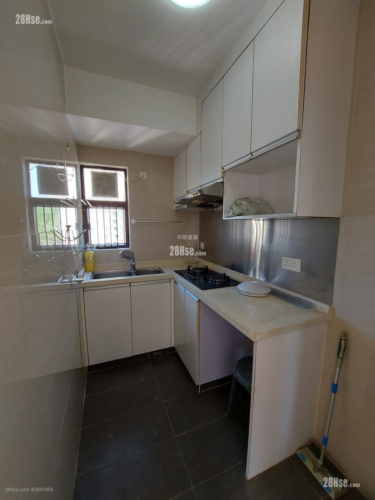Wai Wah Court Sell 3 Bedrooms , 1 Bathroom 453 ft²