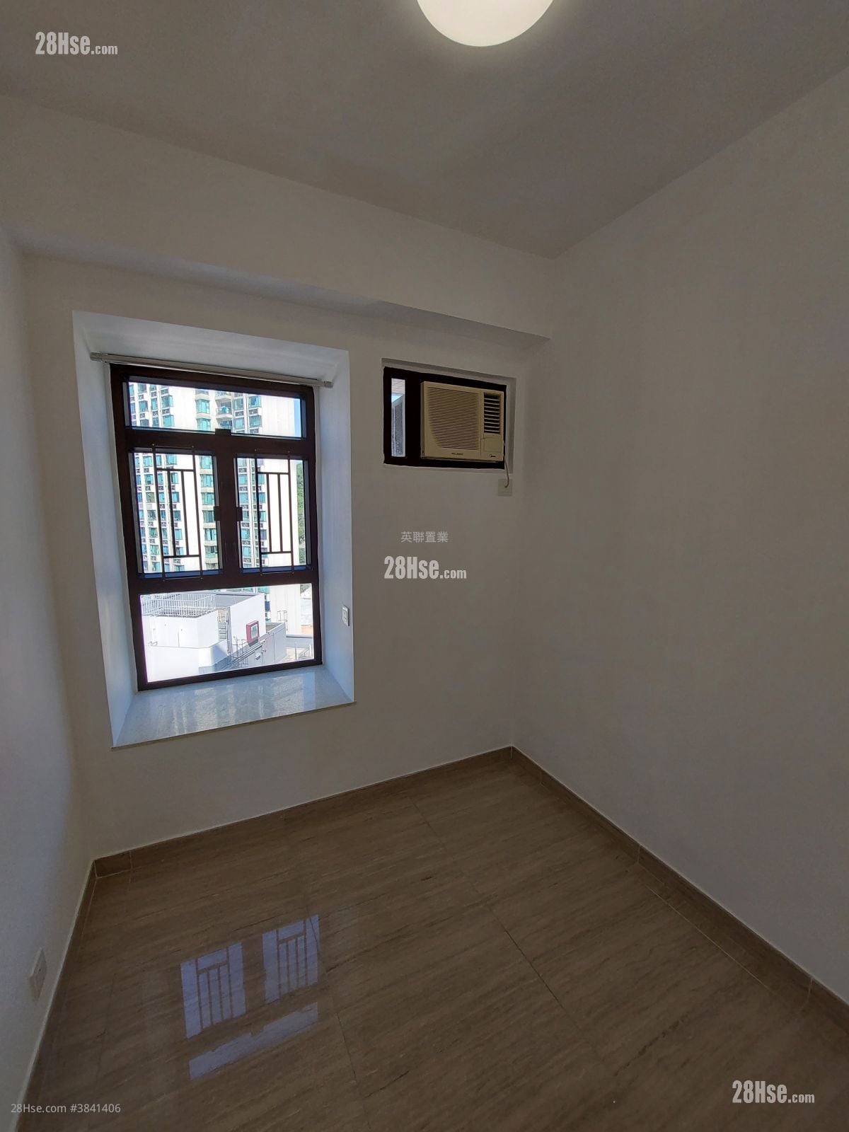 Wai Wah Court Sell 3 Bedrooms , 1 Bathroom 453 ft²