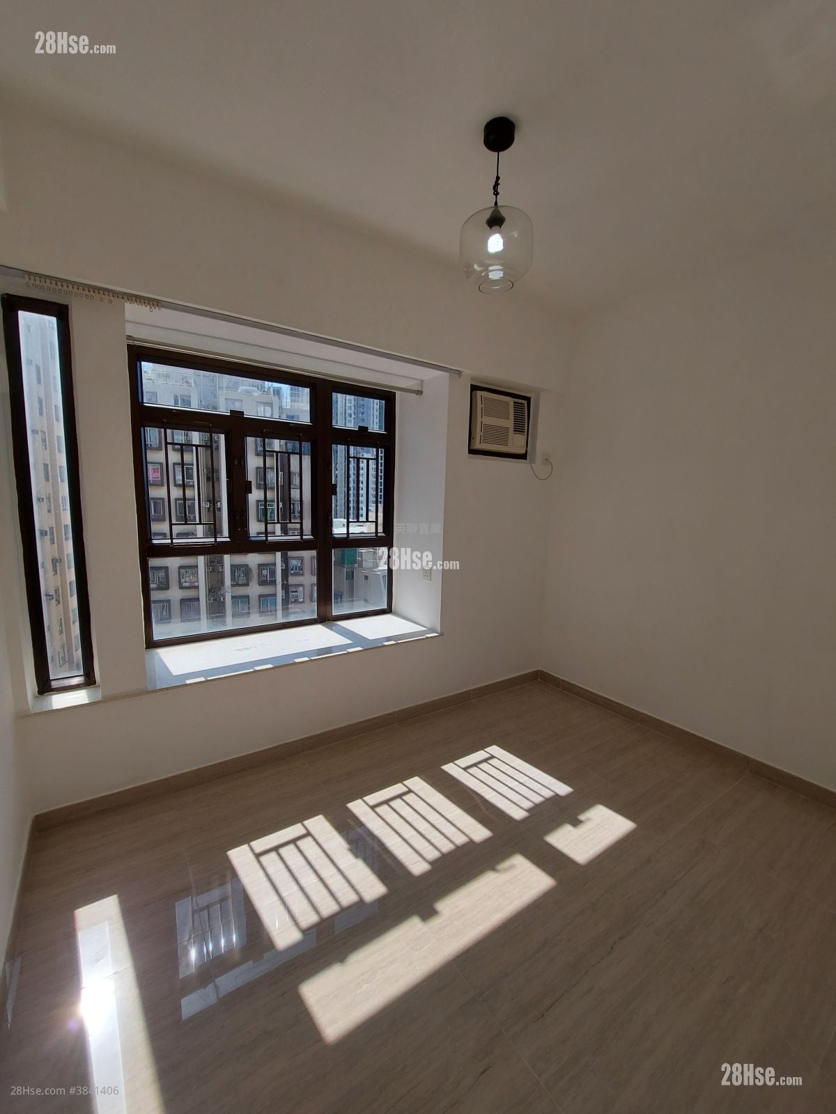 Wai Wah Court Sell 3 Bedrooms , 1 Bathroom 453 ft²
