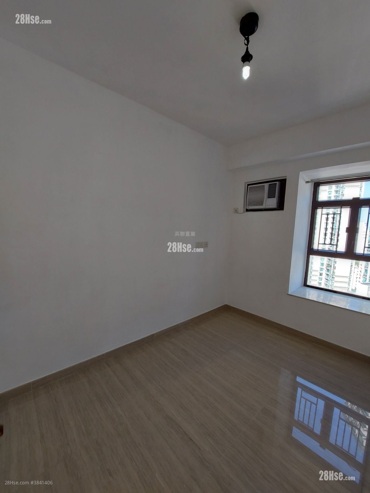 Wai Wah Court Sell 3 Bedrooms , 1 Bathroom 453 ft²