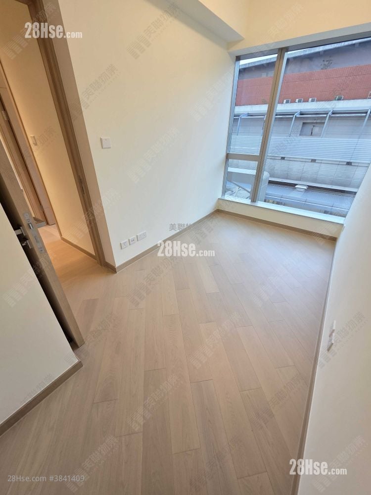 master room: Grand Mayfair  Sell 2 Bedrooms , 1 Bathroom 455 ft²