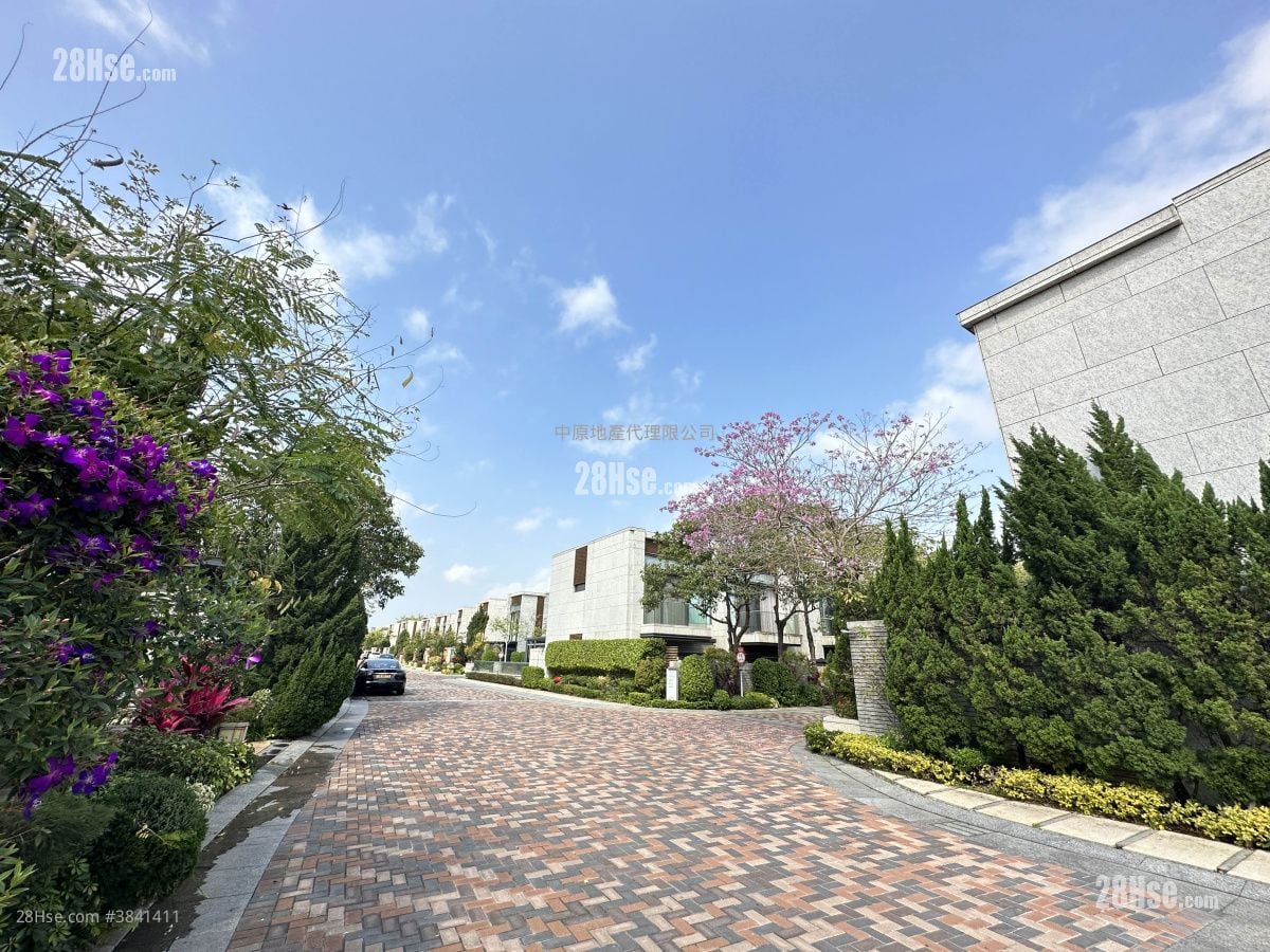 Valais Sell 3 Bedrooms , 5+ Bathrooms 2,454 ft²
