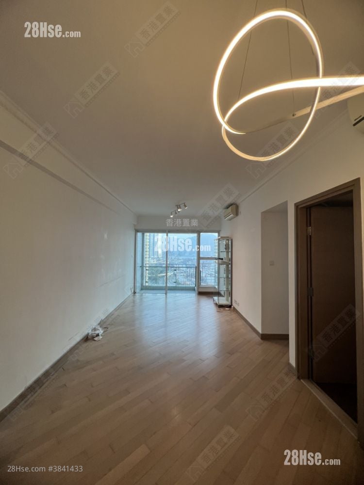 living room: Florient Rise Rental 3 Bedrooms , 2 Bathrooms 774 ft²