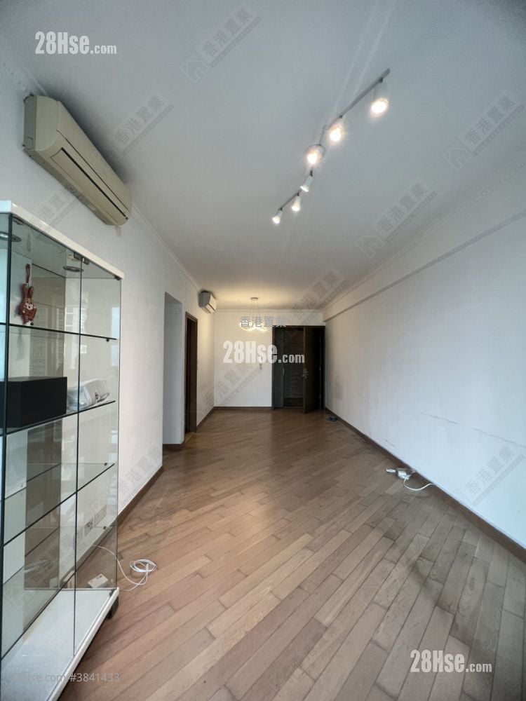 living room: Florient Rise Rental 3 Bedrooms , 2 Bathrooms 774 ft²