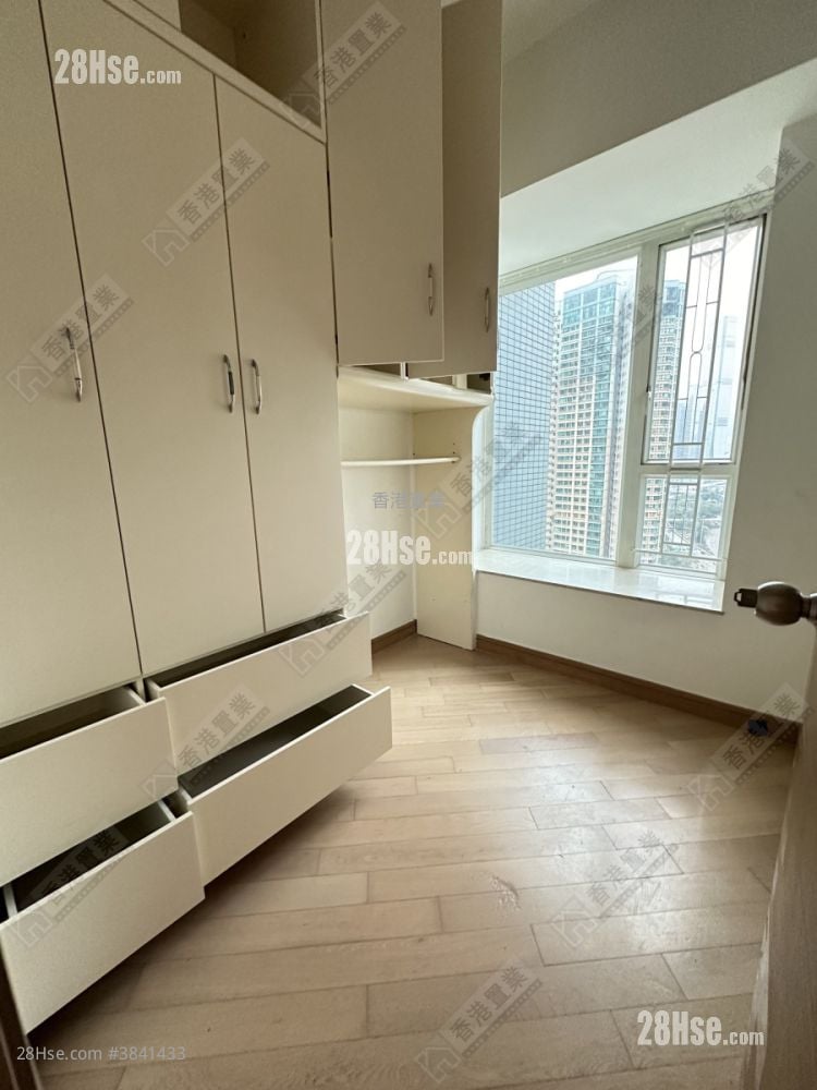 bedroom 1: Florient Rise Rental 3 Bedrooms , 2 Bathrooms 774 ft²