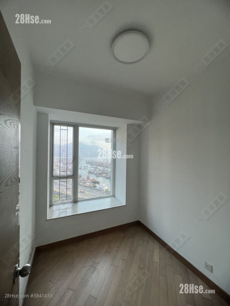 bedroom 2: Florient Rise Rental 3 Bedrooms , 2 Bathrooms 774 ft²