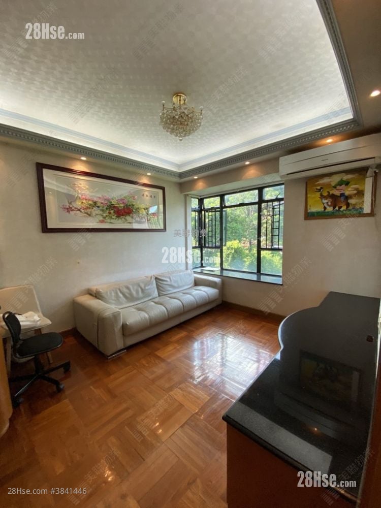 Pristine Villa Sell 3 Bedrooms 817 ft²