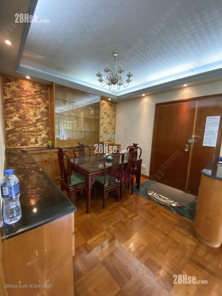 Pristine Villa Sell 3 Bedrooms 817 ft²